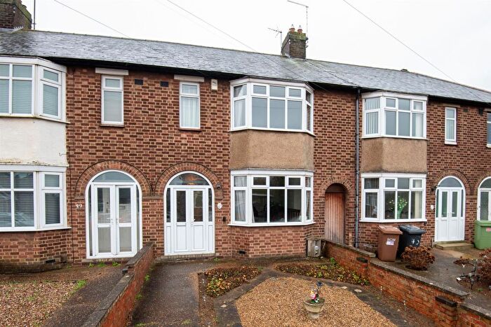 3 Bedroom Terraced House To Rent In Hillside Road, Wellingborough, NN8