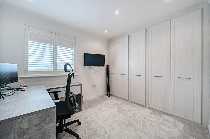 2 Bedroom Semi-Detached House For Sale In Wrythe Green Road, Carshalton, SM5