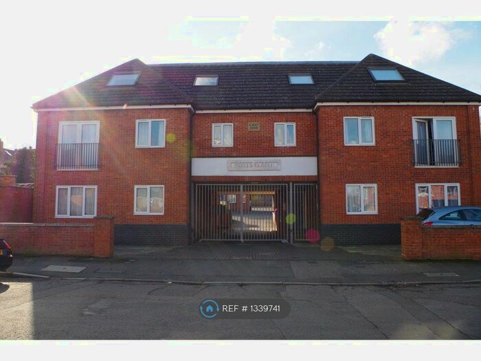 2 Bedroom Flat To Rent In Brookfield Road, Northampton, NN2