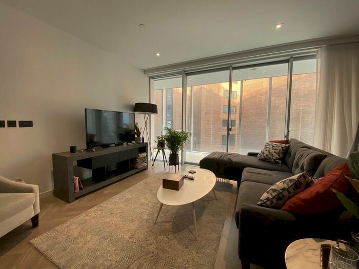 2 Bedroom Apartment To Rent In Circus Road West, London, SW11