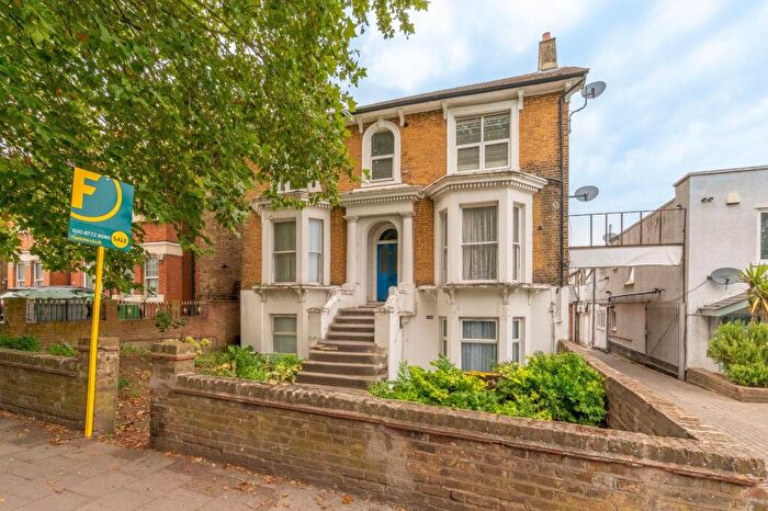2 Bedroom Flat For Sale In Croydon Road, Penge, London, SE20