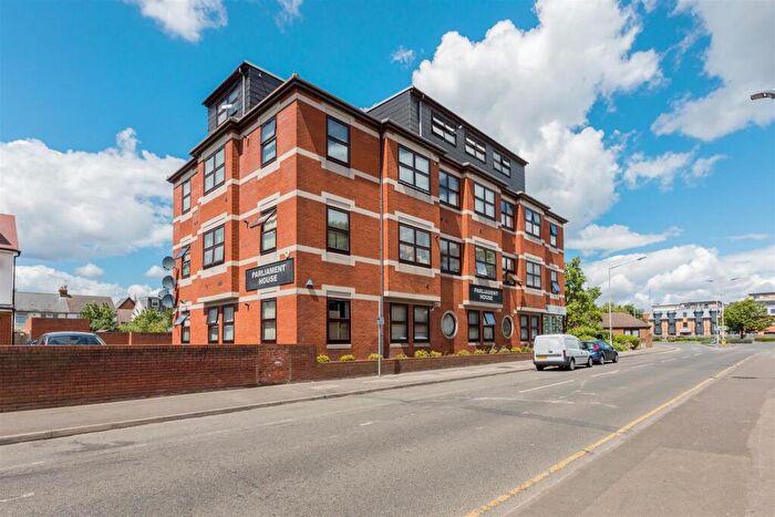 2 Bedroom Flat To Rent In Parliament House, St Laurence Way, Slough, SL1
