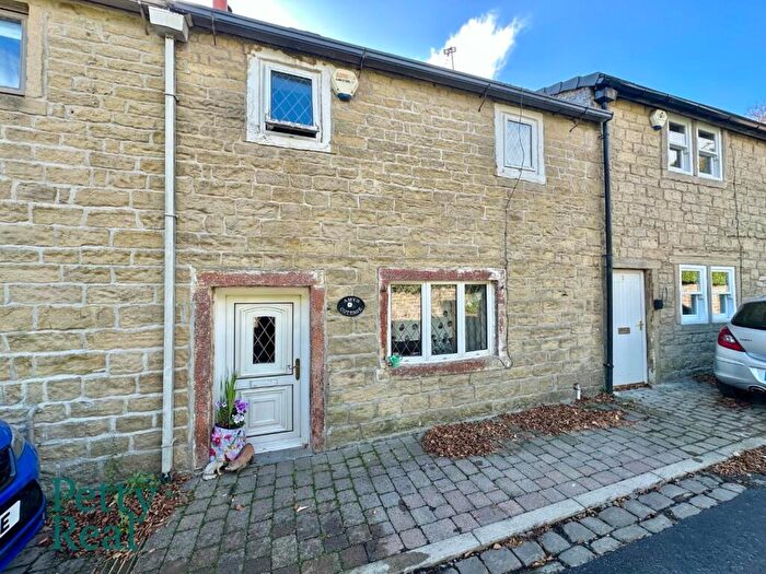 2 Bedroom Cottage For Sale In Bents, Colne, BB8