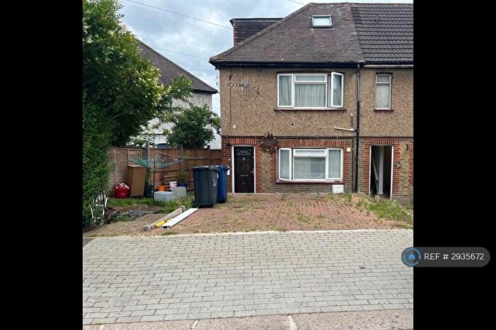 Studio To Rent In Clitterhouse Road, London, NW2
