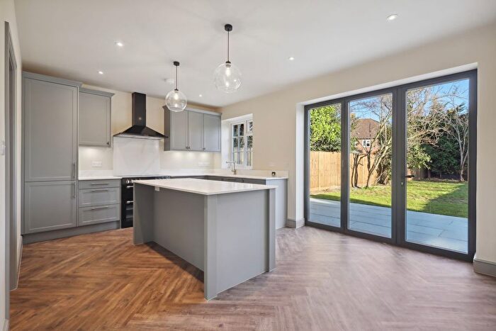 4 Bedroom Detached House To Rent In Beech Close, Hersham, Walton-On-Thames, KT12