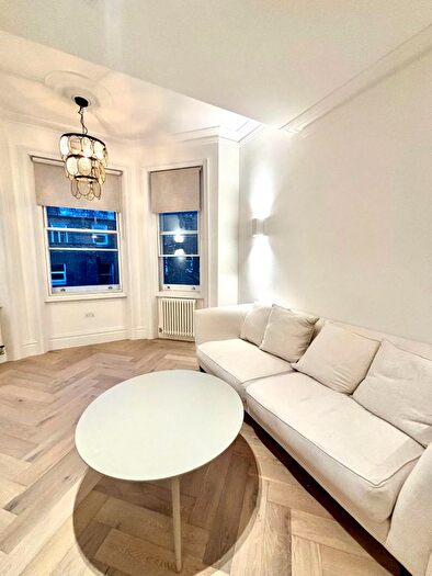 4 Bedroom Flat To Rent In Warwick Road, London, SW5