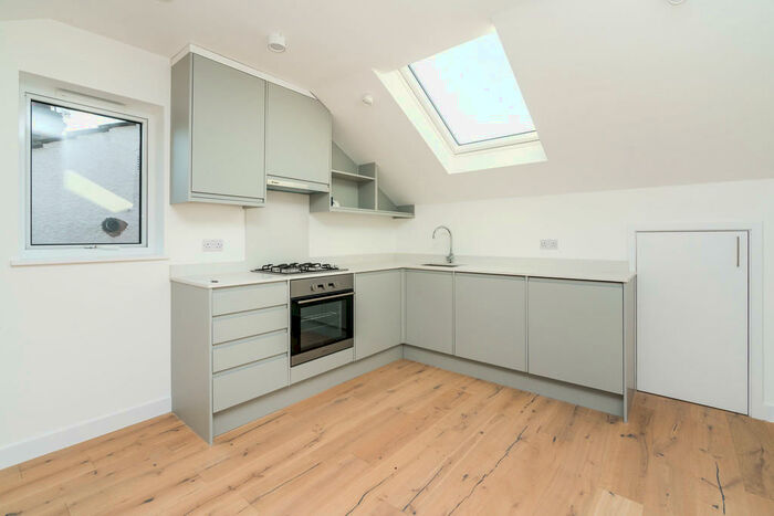 2 Bedroom Penthouse To Rent In Dunstans Road, London, SE22