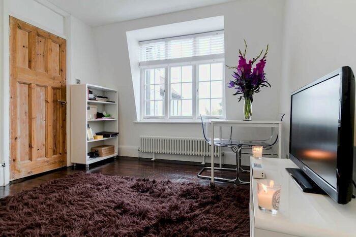 2 Bedroom Flat To Rent In Holly Lodge Mansions, Oakeshott Avenue, London, N6