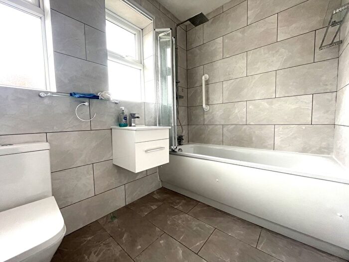 2 Bedroom Maisonette To Rent In First Avenue, Garston, Watford, WD25