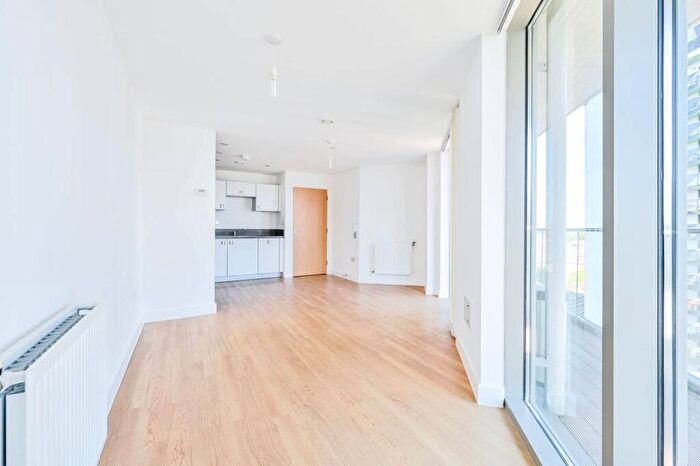 1 Bedroom Flat To Rent In Loampit Vale, Lewisham, London, SE13