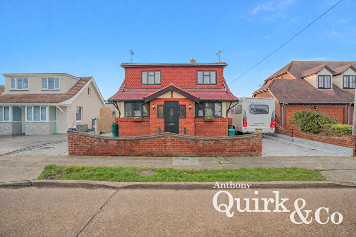 5 Bedroom Chalet For Sale In Runnymede Road, Canvey Island, SS8