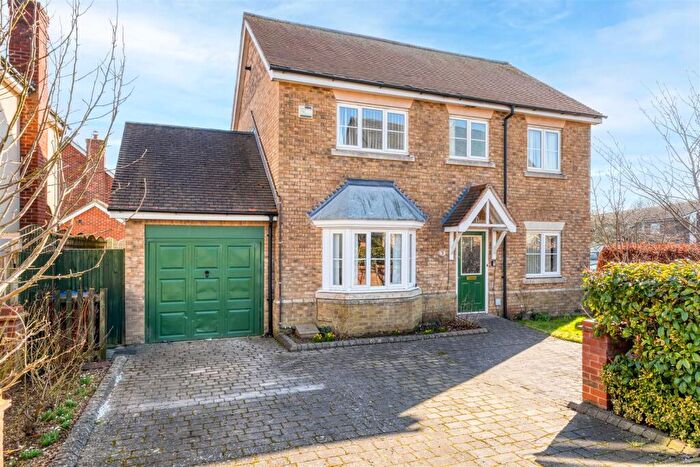 4 Bedroom Detached House For Sale In Dollimore Close, Codicote, SG4