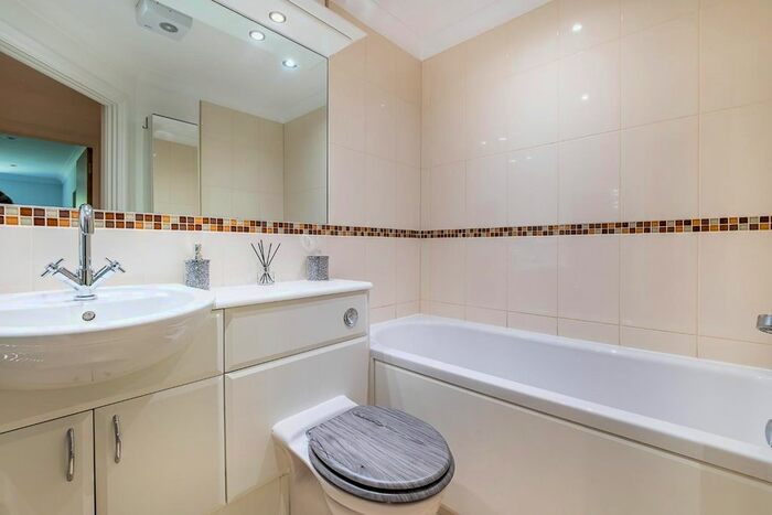 2 Bedroom Flat For Sale In Highdown Close, Banstead, SM7