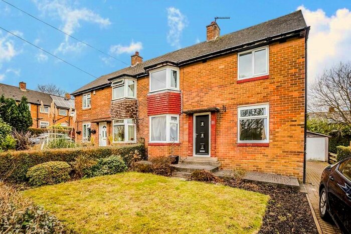 3 Bedroom Semi-Detached House To Rent In Willwood Avenue, Huddersfield, West Yorkshire, HD3