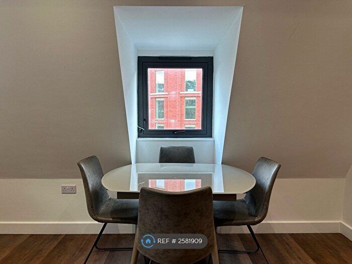 2 Bedroom Flat To Rent In Hanover Square, Leeds, LS3