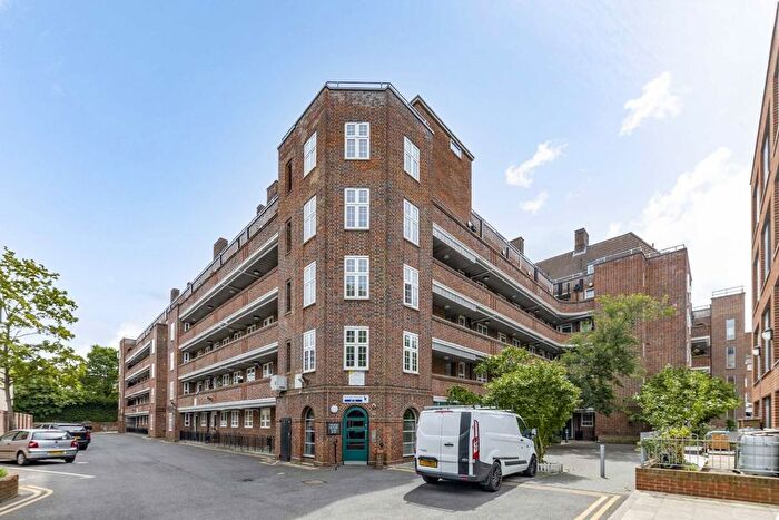 2 Bedroom Flat To Rent In Tilson Gardens, London, SW2