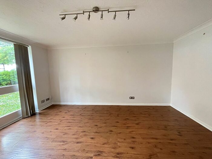 2 Bedroom Flat To Rent In Brook Court, London, E17