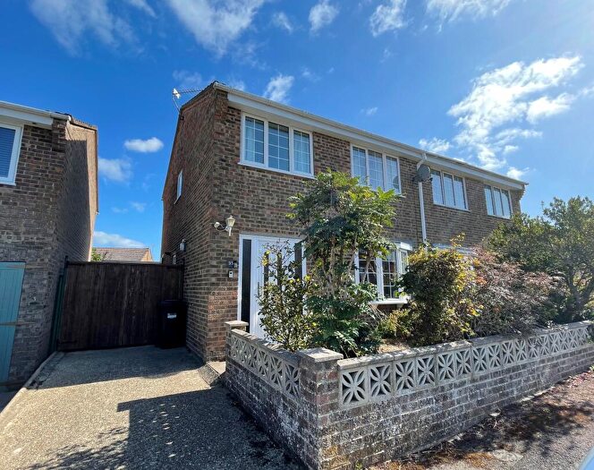 3 Bedroom Semi-Detached House For Sale In The Glade, Langley, SO45