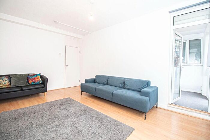 3 Bedroom Flat To Rent In Canrobert Street, E2