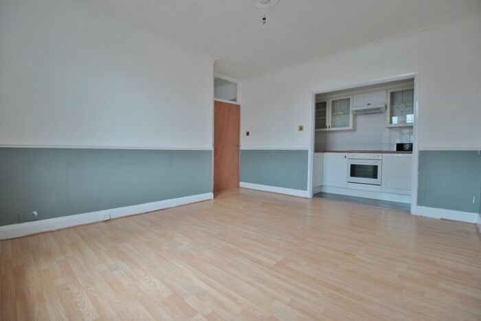 2 Bedroom Flat To Rent In Oakleigh Road North, London, N20