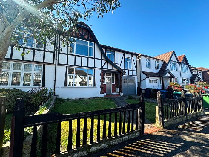 1 Bedroom Flat To Rent In The Ridge, Surbiton, KT5