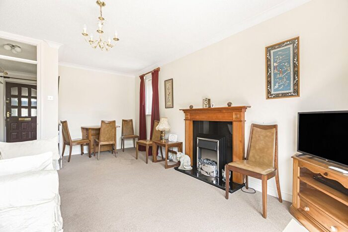 2 Bedroom Bungalow For Sale In Manor Court, Abingdon, OX14