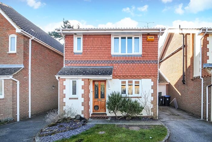 3 Bedroom Detached House To Rent In Old School Place, Woking, GU22