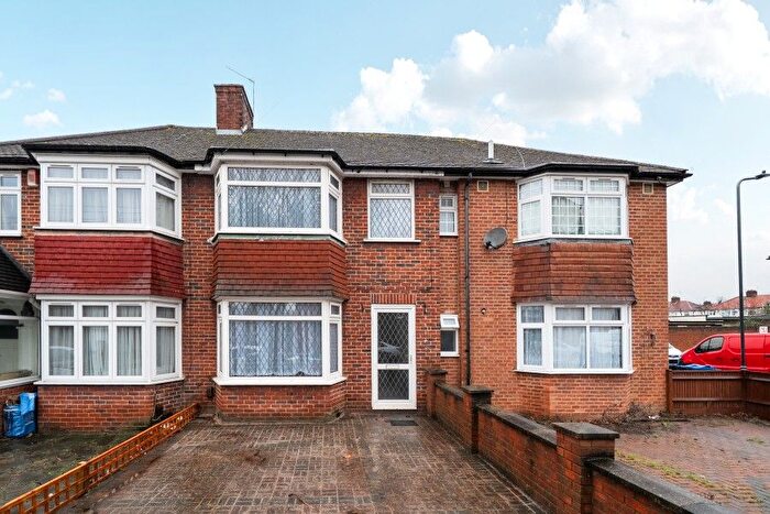 3 Bedroom Terraced House For Sale In Waltham Drive, Edgware, HA8