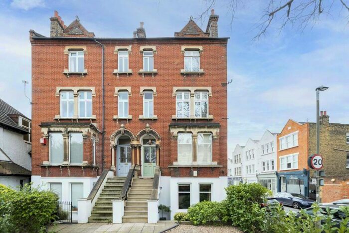 3 Bedroom Maisonette To Rent In Nightingale Lane, Balham, SW12