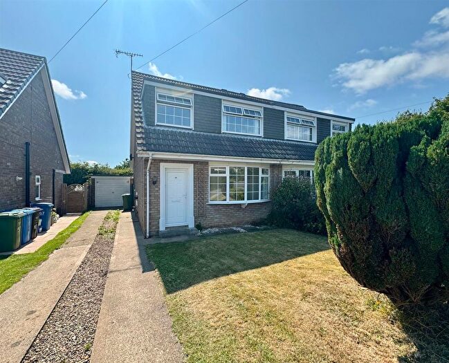 3 Bedroom Semi-detached House To Rent In Seafield Avenue, Scarborough, YO11