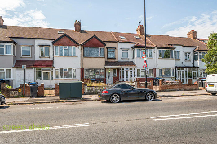 3 Bedroom Terraced House For Sale In Mitcham Road, Croydon, CR0