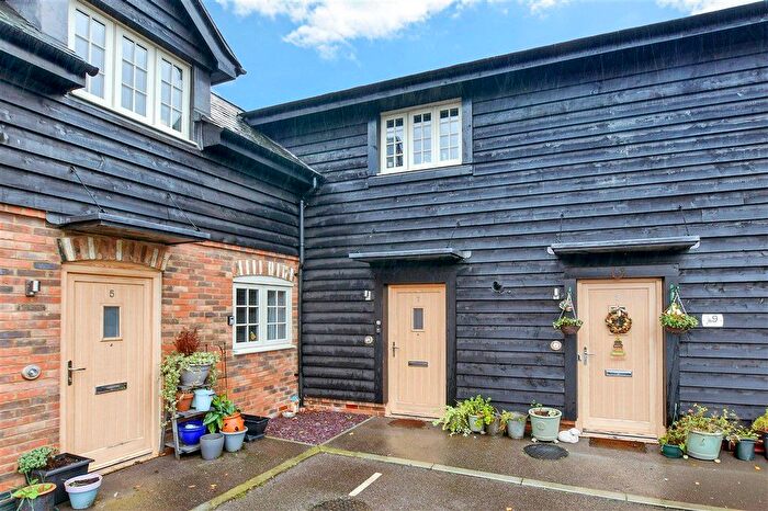 2 Bedroom Flat For Sale In The Saddlery, Little Bookham, Leatherhead, Surrey, KT23