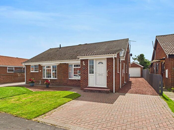 2 Bedroom Semi-detached Bungalow For Sale In Heather Drive, Whitby, YO22