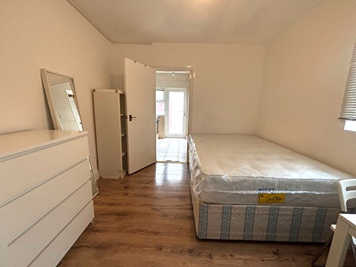 Studio To Rent In Kingwood Road, London, London, SW6