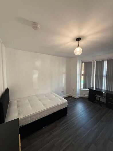 3 Bedroom Semi-Detached House To Rent In Balfour Road, Nottingham, NG7