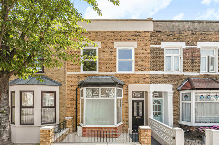 3 Bedroom End Of Terrace House For Sale In Gillespie Road, London, N5