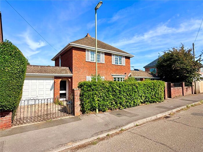 3 Bedroom Detached House For Sale In Westfield Road, Lymington, Hampshire, SO41