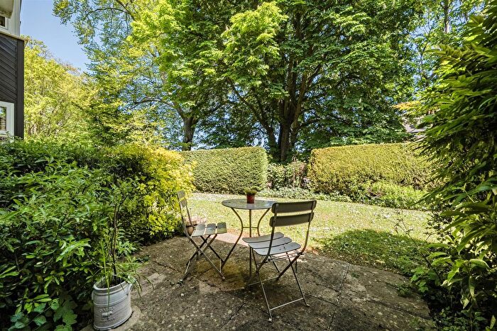 1 Bedroom Flat For Sale In The Cloisters, Priest Hill, Caversham, RG4