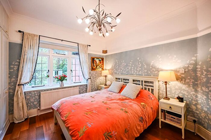 4 Bedroom Flat For Sale In Hornsey Lane Gardens, Highgate, London, N6
