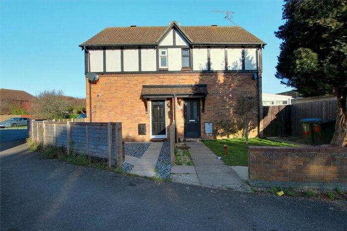 2 Bedroom Detached House To Rent In Biscay Close, Littlehampton, West Sussex BN17