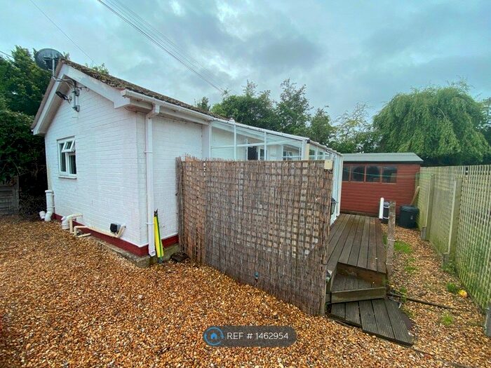 1 Bedroom Detached House To Rent In Ringwood Road, Avon, Christchurch, BH23