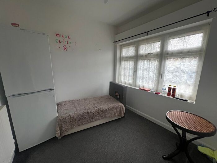 1 Bedroom Flat To Rent In Merritts Brook Lane, Northfield, Birmingham, B31