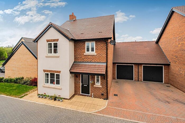 3 Bedroom Detached House For Sale In Viney Corner, Arlesey, SG15