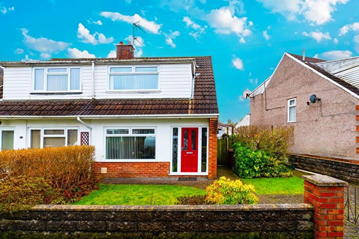 3 Bedroom Semi-Detached House For Sale In Glyn Derwen, Llanbradach, Caerphilly, CF83