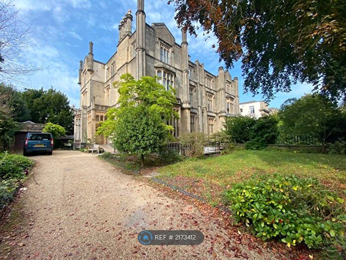 2 Bedroom Flat To Rent In Clifton Park, Bristol, BS8