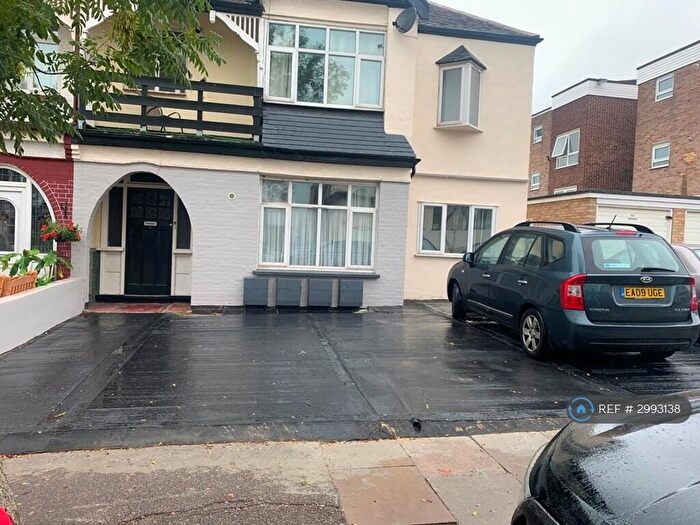 1 Bedroom Flat To Rent In Lovelace Avenue, Southend-On-Sea, SS1