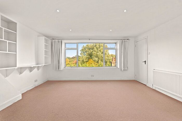 5 Bedroom Semi-detached House To Rent In Barrington Road, London, N8