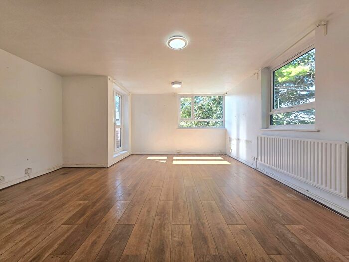 2 Bedroom Maisonette For Sale In Pembroke Road, Bromley, Kent, BR1