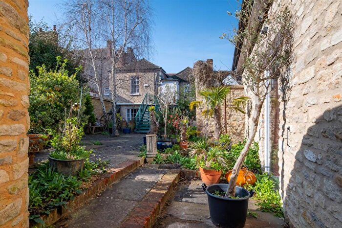 1 Bedroom Apartment To Rent In Oxford Street, Woodstock, OX20