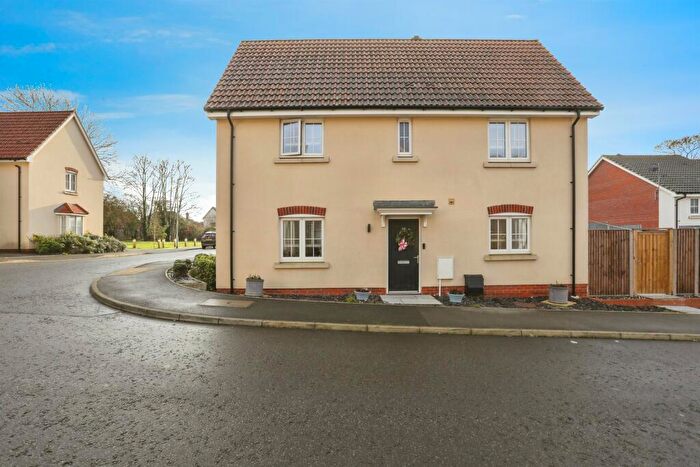 3 Bedroom Link Detached House For Sale In Egret Drive, Stowmarket, IP14